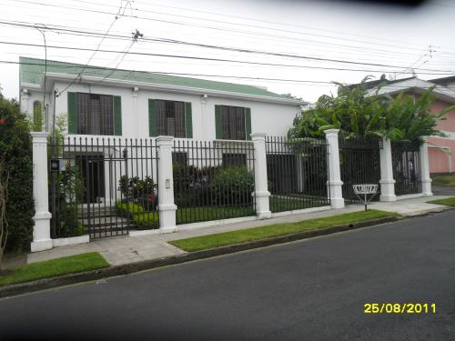 Vendo Oficinas con Apartamento.