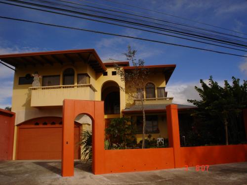 Preciosa casa a la venta en San Isidro de Heredia