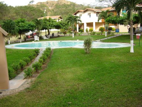 LINDA VILLA EN PLAYA HERMOSA, GUANACASTE
