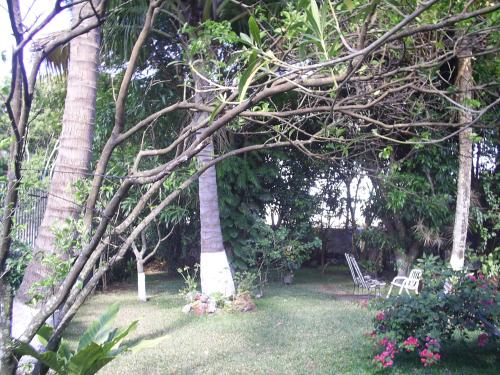 Pozos de Santa Ana, casa con hermoso lote, San José ¢70.000.000.00