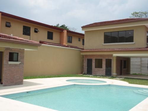 Dos condominios en Pozos de Santa Ana, San José $1200 