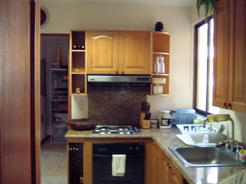 Condado del country renta $1850 amueblado, venta $275000 San Rafael de Escazú, San José