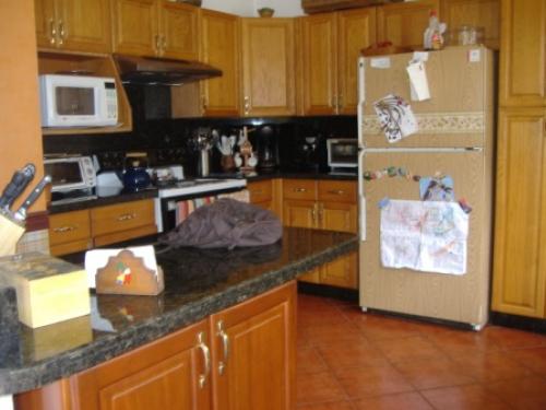 CASA EN SAN RAFAEL DE ESCAZÙ/$3000.00 Alquiler/$550.000 Venta