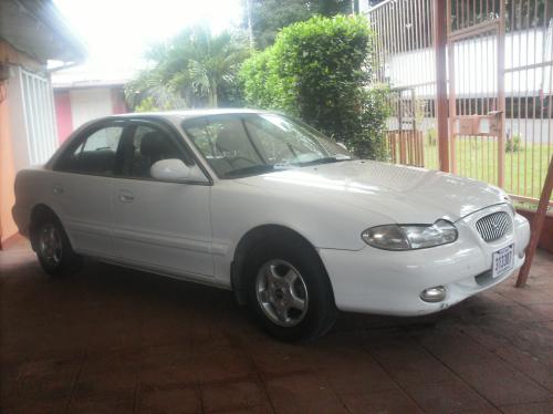 Se vende automóvil Hyundai 1998. ¢2.500.000.00  