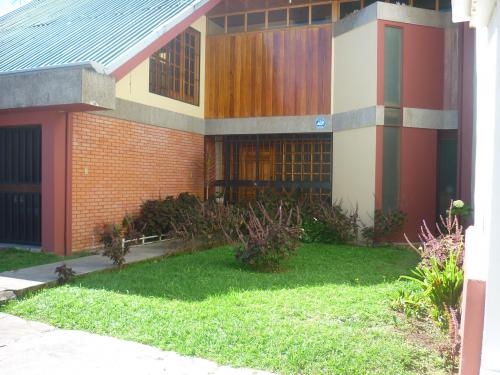 Hermosa casa en lugar muy especial para vivir y para traslados.