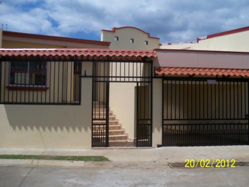 Muy linda casa en san pedro de santa barbara nueva