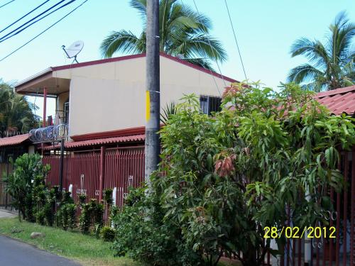 Linda casa con dos apartamentos en desamparados de alajuela