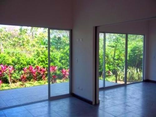 Apartamentos en Brasil de Mora $1300 dos cuartos $900 un cuarto.