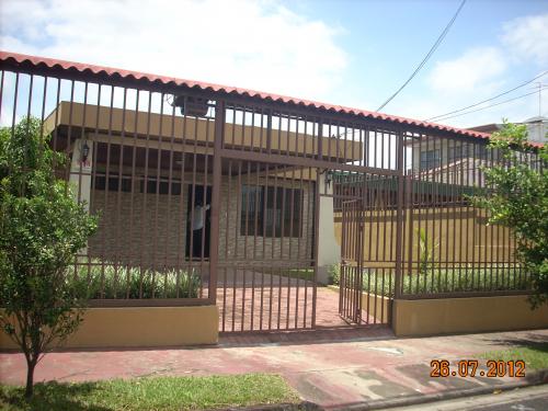 Preciosa casa en alajuela cerca del hospital