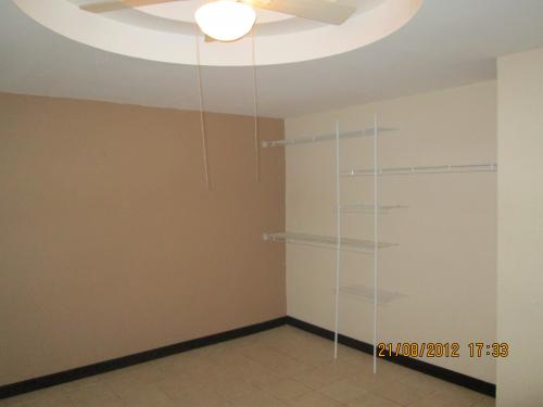 Linda casa en canoas en residencial muy linda