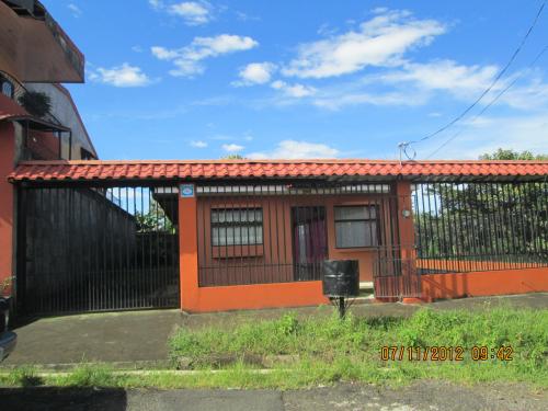 Linda casa desamparados alajuela muy linda