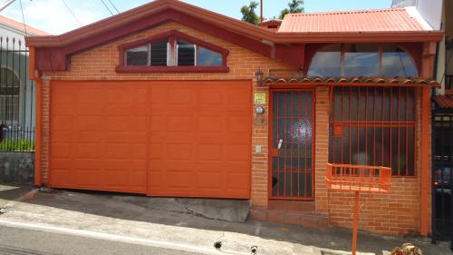 Preciosa casa en santa barbara de heredia