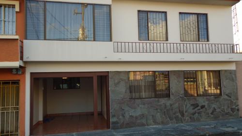 Linda casa en heredia en fatima recibo lote en alajuela