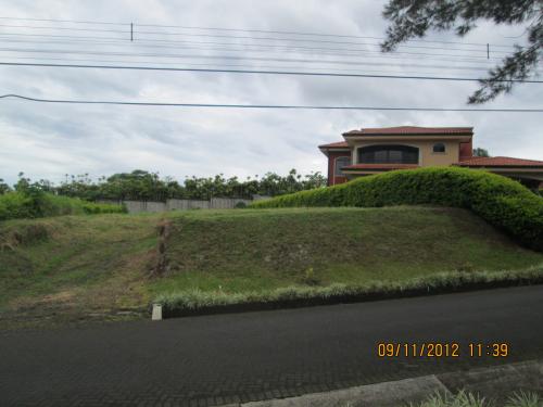 Precioso lote en vistas de santa barbara se puede recibir