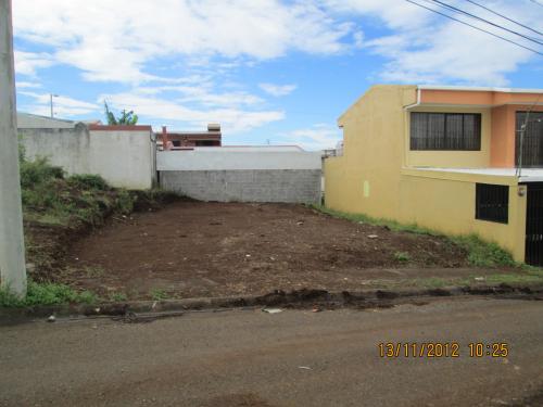 Lindo lote esta con todo al día en la catulaña se recibe carro