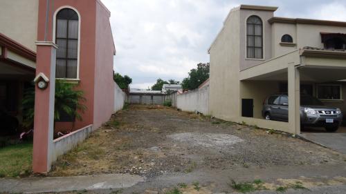 Lindo lote en residencial en alajuela