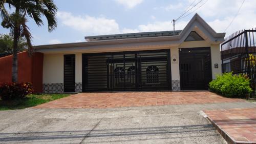 Linda casa en el coyol de alajuela se recibe