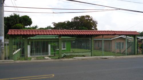 Linda casa de alquiler en guacima arriba