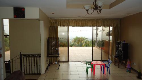 Linda casa en Guadalupe de alajuela con vista