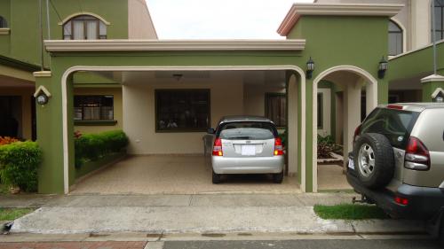 Linda casa en residencial privado en alajuela se vende con todo adentro