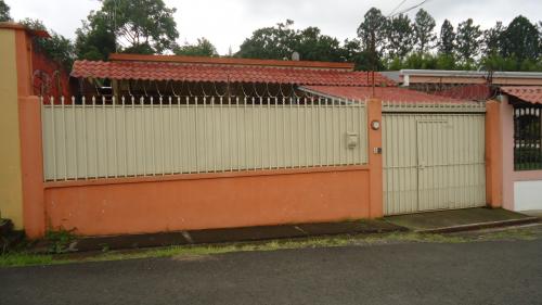 Linda casa en desamparados alajuela