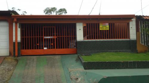 Linda casa en desamparados de alajuela frente a calle