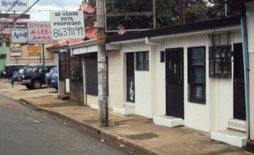 SE VENDE 2 APARTAMENTOS  2 LOCAL 100%  COMERCIAL X  NUEVO JUMBO  Y LA UNA HEREDIA