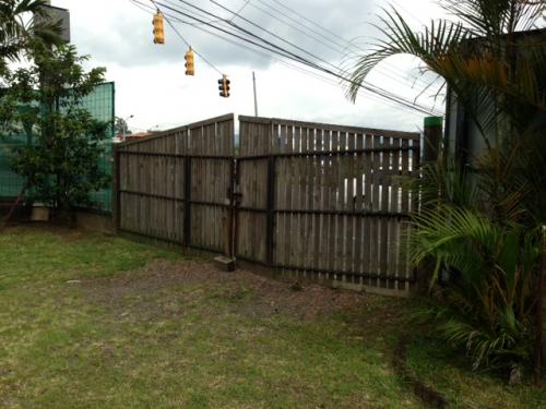 Alquilo lote entre Circunvalacion y Zapote, a 100 metros de la Casa Presidencial