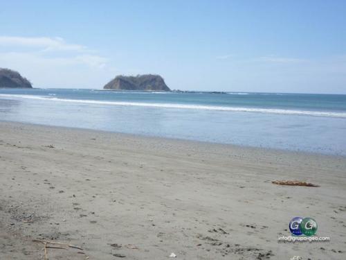 SE VENDE LOTE FRENTE AL MAR EN PLAYA SAMARA, NICOYA.