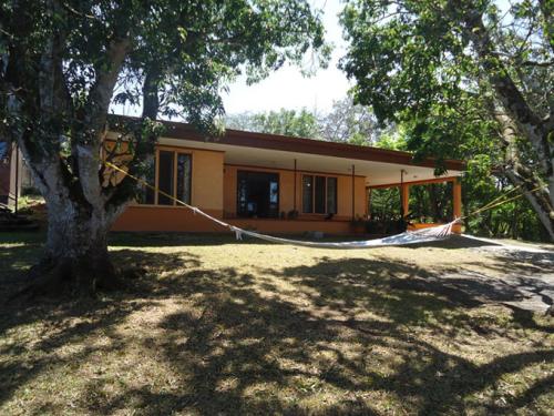 TK-Casa rustica con terreno grande