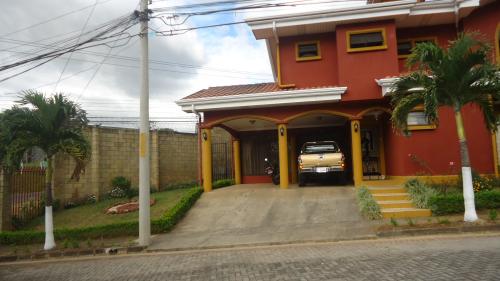 Linda casa en alajuela en residencial privado 