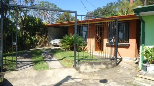 Cómoda casa en santa barbara  en betania