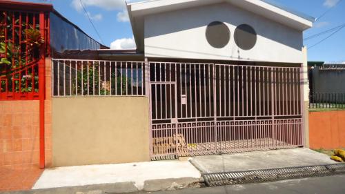 Linda casa en santa barabara 