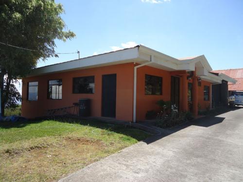 TK-SE VENDE CASA CON VISTA PANORÁMICA Y TERRENO LINDO CON CATARATA