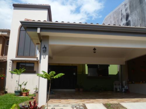 Casa en Pinares, Barrio tranquilo y Rodeado de Naturaleza.