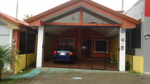 Comoda casa en recidencial casa de campo