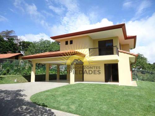 Casa en mini-residencial (NHP-00505)