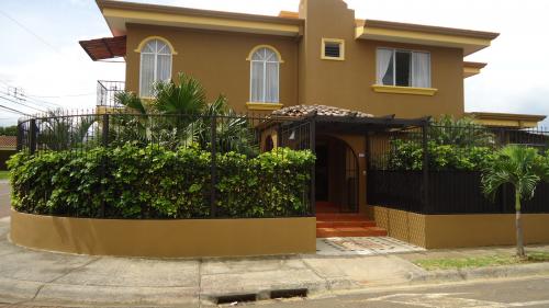La casa se encuentra en recidencial
