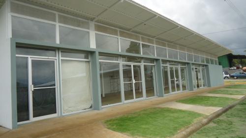 Preciosos locales o bodegas cerca del aeropuerto