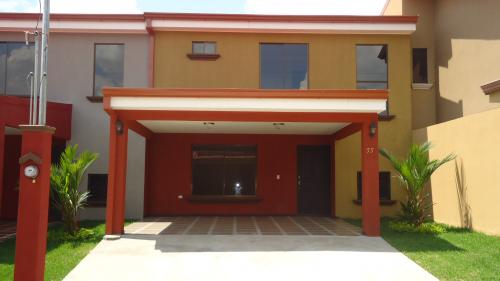 Hermosa casa nueva en recidencial privado