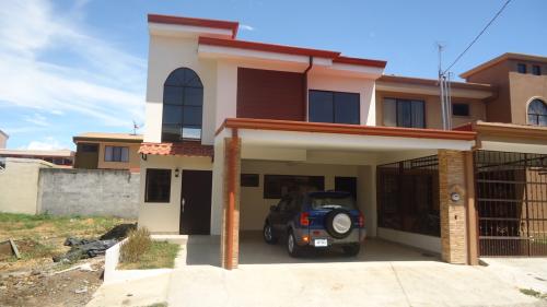Preciosa casa recidencial privado se alquila con opcion de venta