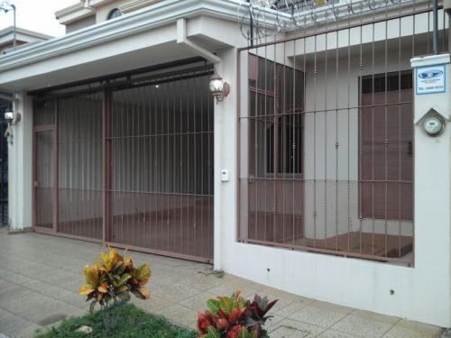 Linda casa en aljuela