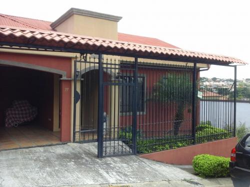 Preciosa casa en recidencial pivado en grecia de alajuela