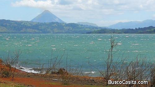Propiedad con acceso al Lago Arenal, vista Lago y Volcan, se puede dividir en 3 a 5 lotes