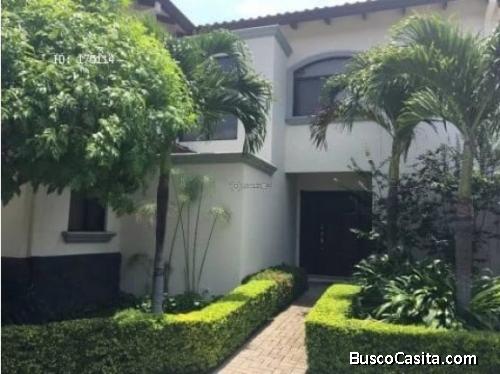 Se alquila hermosa casa en Santa Ana Lindora V#94