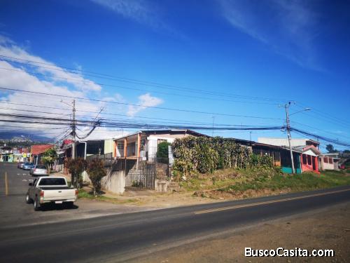 Venta de dos casas en lote esquinero