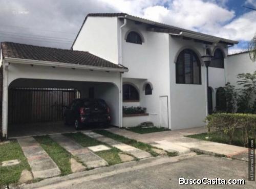 V-#08 Venta de casa en condominio ubicada en Guachipelín de Escazú