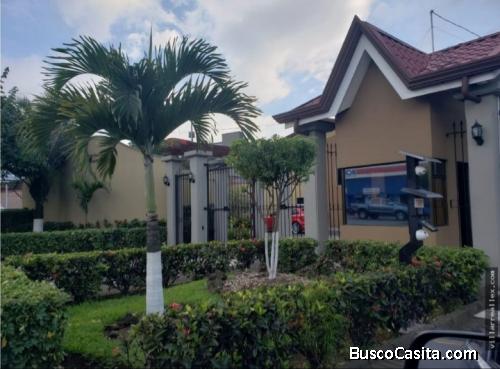 VENTA DE CASA EN CONDOMINIO RESIDENCIAL EN DESAMPARADOS.