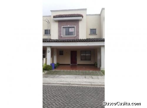 V#120 Hermosa casa en venta / Tres Ríos.