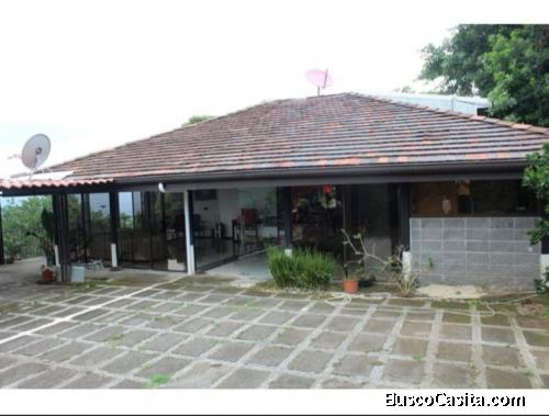 V#142 Casa en venta con vista/ Ciudad Colón  